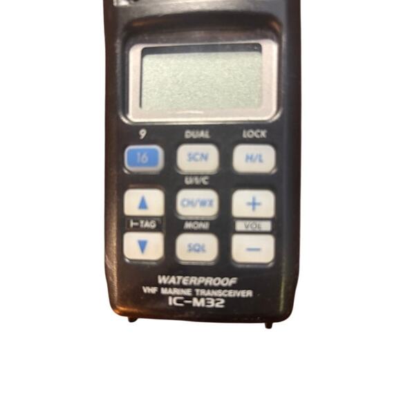 Icom IC-M36 Floating Submersible 2 Marine Transceivers No Chargers! Untested. - Picture 3 of 8